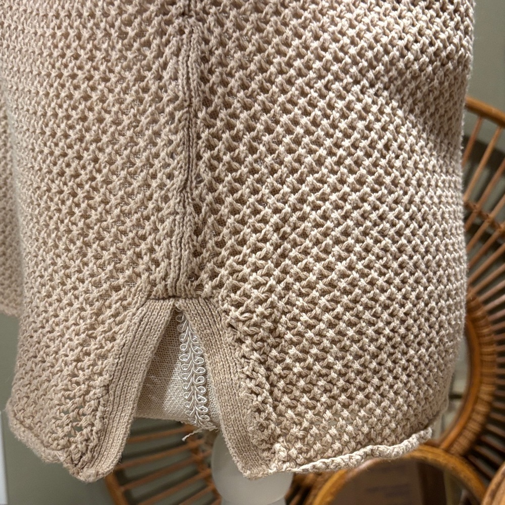 Eddie Bauer Women's Beige V-Neck Sweater - Picture 4 of 7